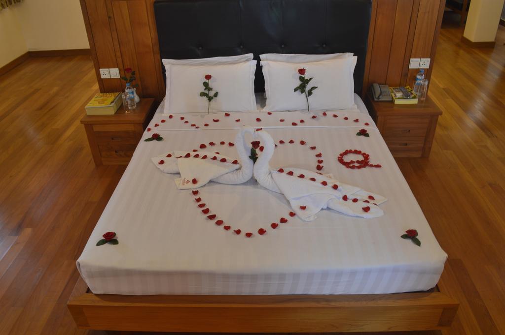Queen'S Park Hotel Rangoon Eksteriør billede