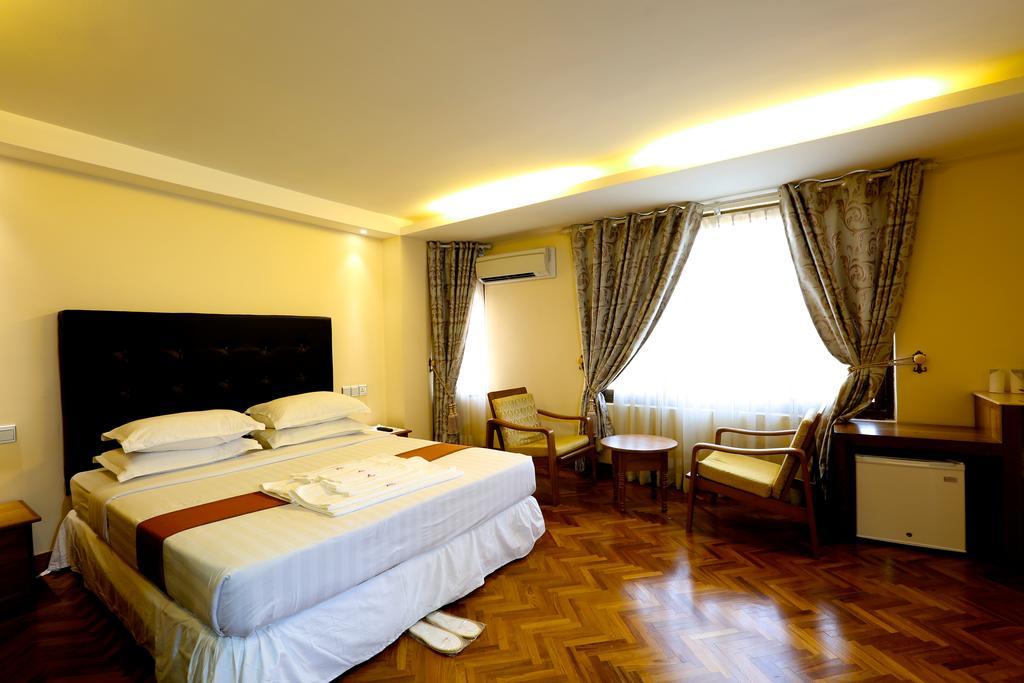 Queen'S Park Hotel Rangoon Eksteriør billede