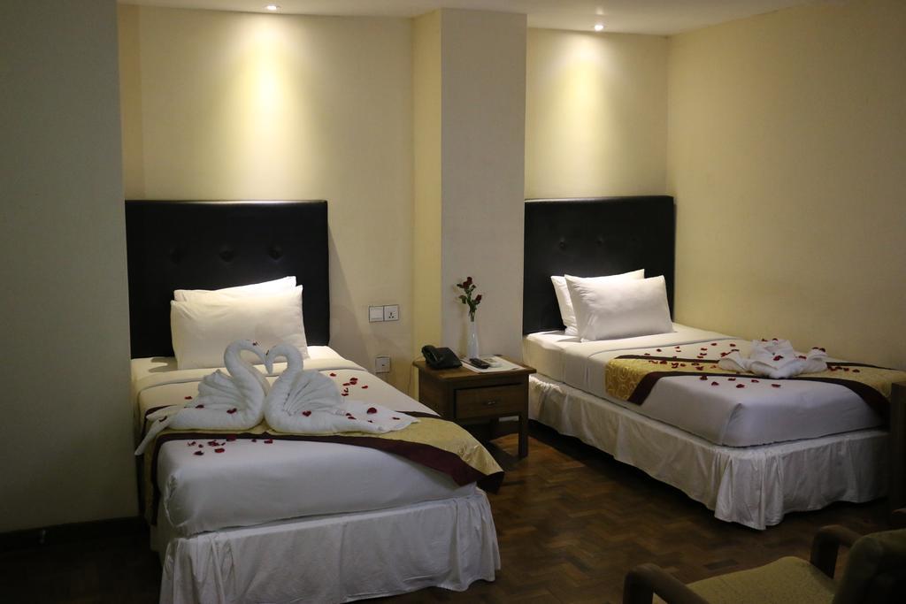 Queen'S Park Hotel Rangoon Eksteriør billede