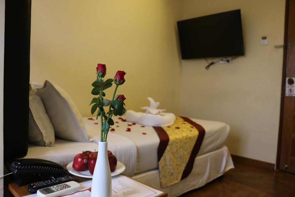 Queen'S Park Hotel Rangoon Eksteriør billede