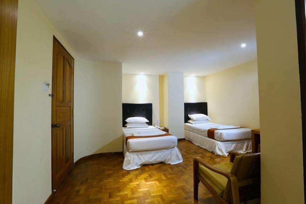 Queen'S Park Hotel Rangoon Eksteriør billede