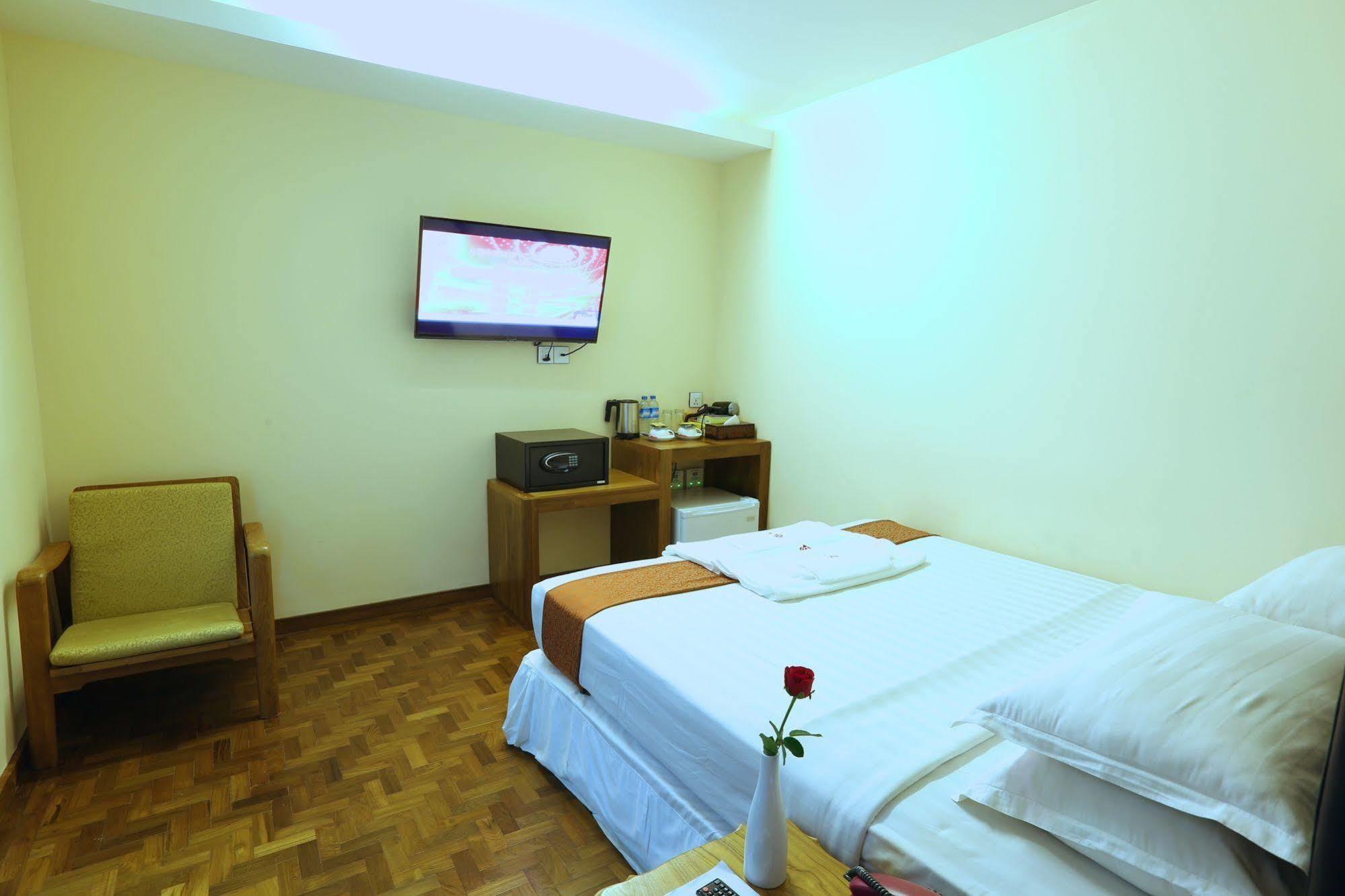 Queen'S Park Hotel Rangoon Eksteriør billede