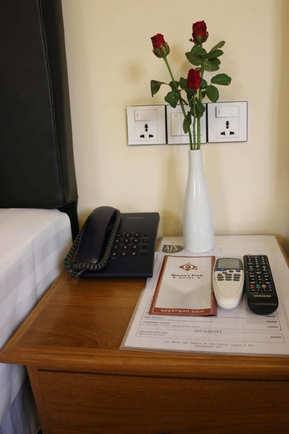 Queen'S Park Hotel Rangoon Eksteriør billede