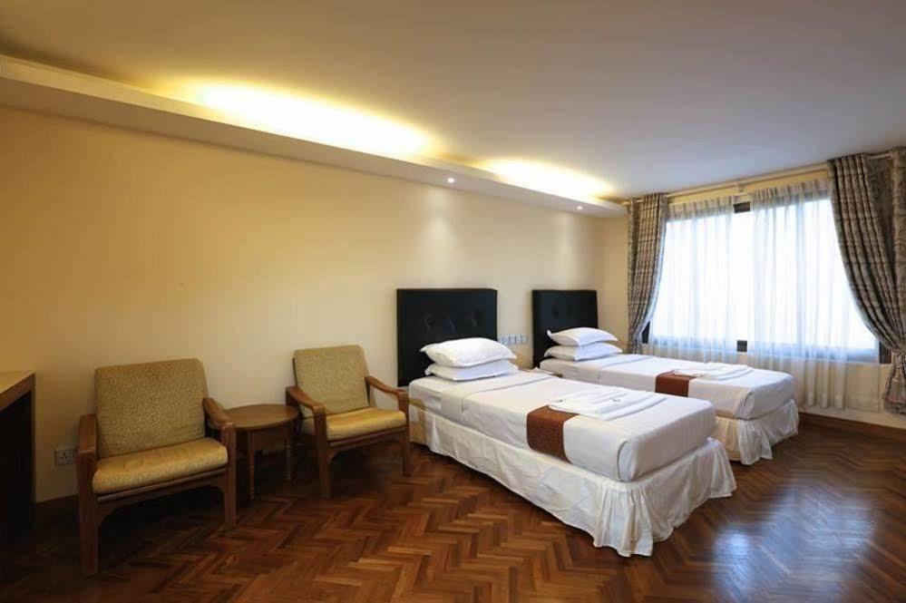 Queen'S Park Hotel Rangoon Eksteriør billede
