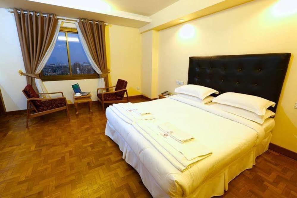 Queen'S Park Hotel Rangoon Eksteriør billede